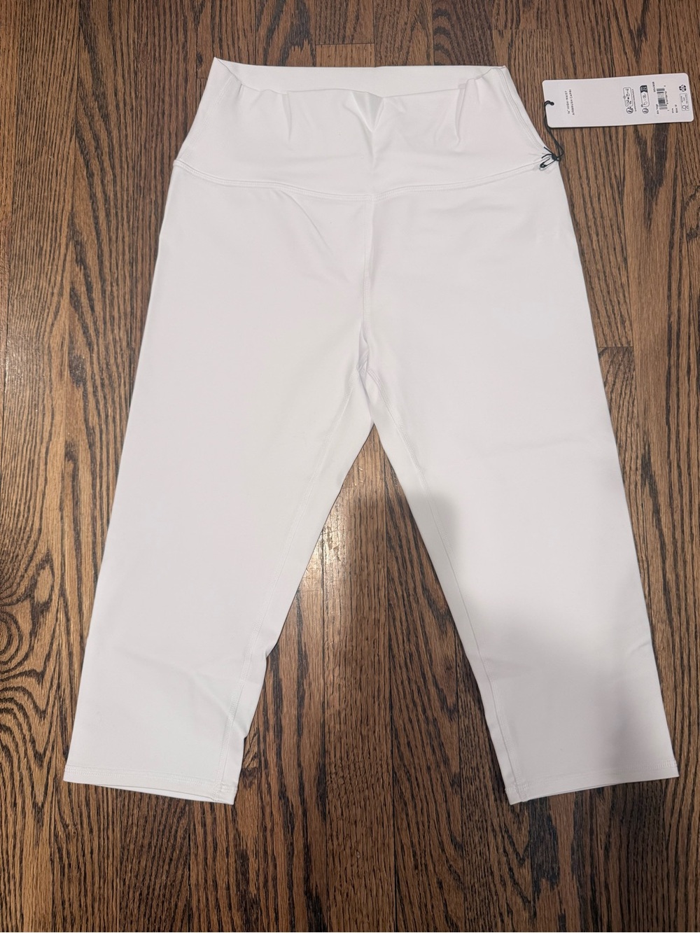 ALO High-waist Airbrush Capri Sz M White NWT